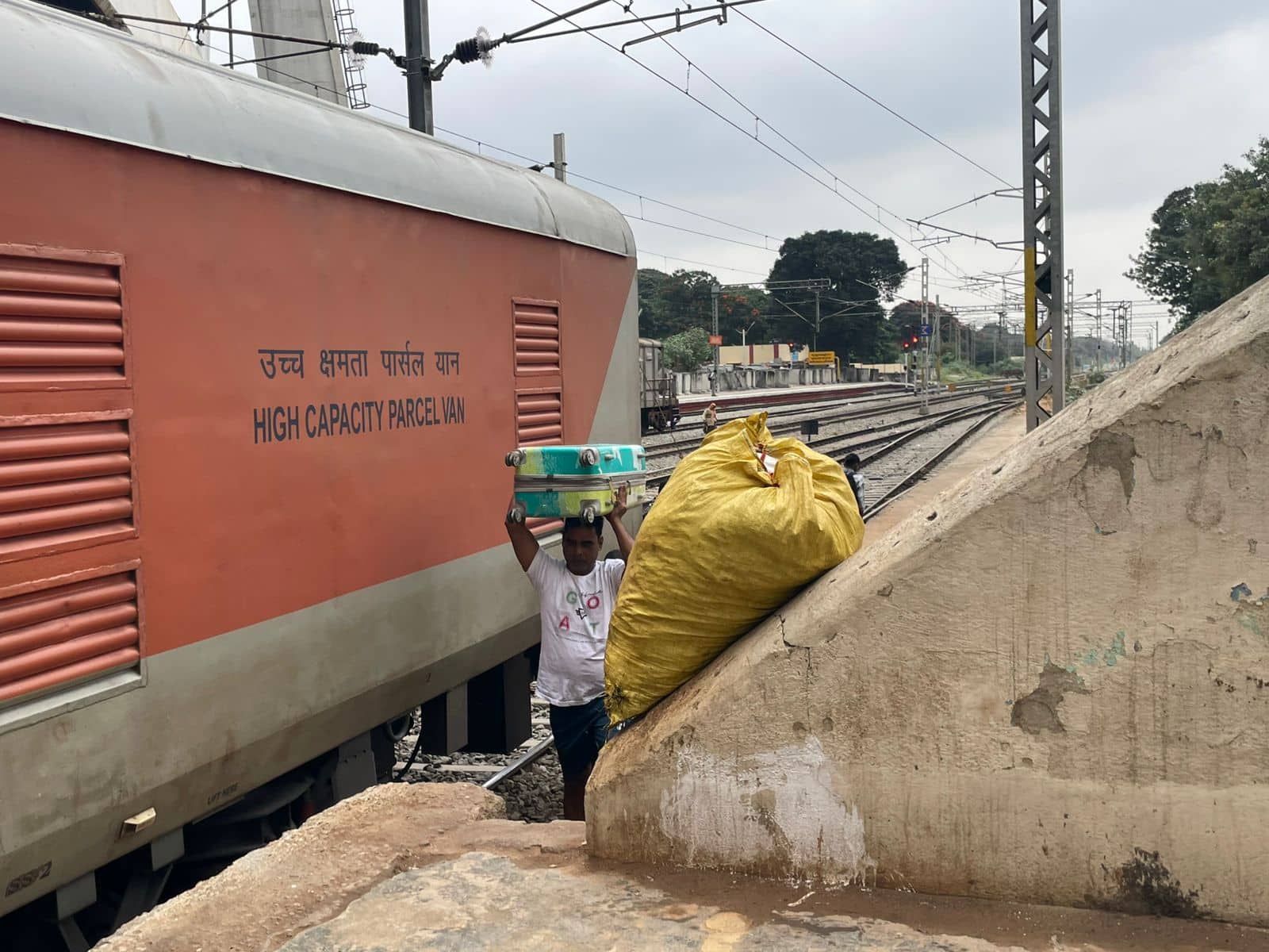 Krishnarajapuram Railway Station: కృష్ణ రాజపురం కాదిది, కష్టాల రాజపురం - తెలుగు రాష్ట్రాల ప్రయాణికులకు ఇదో నరకం