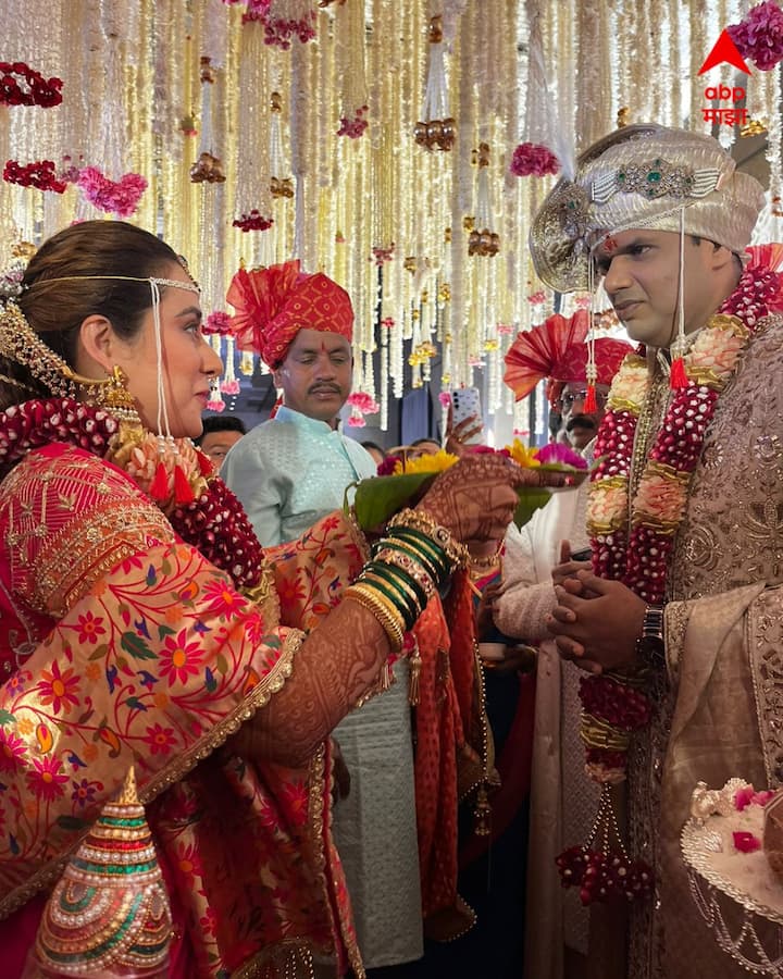 मंदार शिंदे यांच्या नो प्रॉब्लेम या चित्रपटातून तेजस्विनी लोणारीने मराठी सिनेसृष्टीत पाऊल ठेवलं होतं. त्यानंतर, मकरंद अनासपुरेसोबत दोघात तिसरा आता सगळं विसरा, गुलदस्ता चित्रपटातही ती झळकली होती.