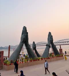 परिवार संग वाराणसी एक्सप्लोर कर रही हैं सारा तेंदुलकर, फोटो देख फैंस ने कहा- 'नेचुरल ब्यूटी'