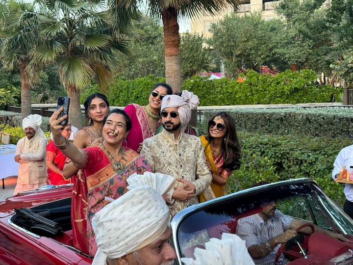 जय पवार यांचं लग्न बहरीनमध्ये पार पडत असून काही महिन्यांपूर्वीच जय आणि ऋतुजा पाटील यांचा साखरपुडा धुमधडाक्यात पार पडला होता, आता यांचा विवाह सोहळा 4, 5 आणि 7 डिसेंबर रोजी बहरीनमध्ये होत आहे.