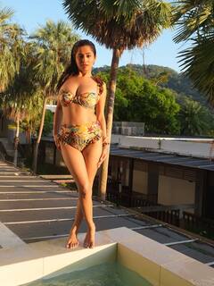 કેટ શર્માએ બિકીનીમાં કેમેરા સામે ફ્લોન્ટ કર્યું પરફેક્ટ ફિગર