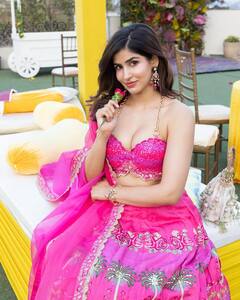 પિંક ચણીયા ચોલીમાં ગોર્જિયસ લાગી સાક્ષી મલિક