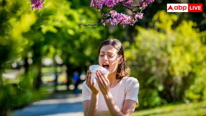 कुछ लोगों को भारी खाना खाने के बाद भी छींक आती है. इसे स्नेटिएशन कहते हैं. यह पेट के फैलने की वजह से होती है जो छींक केंद्र से जुड़े नर्व पाथवे को एक्टिवेट करता है.