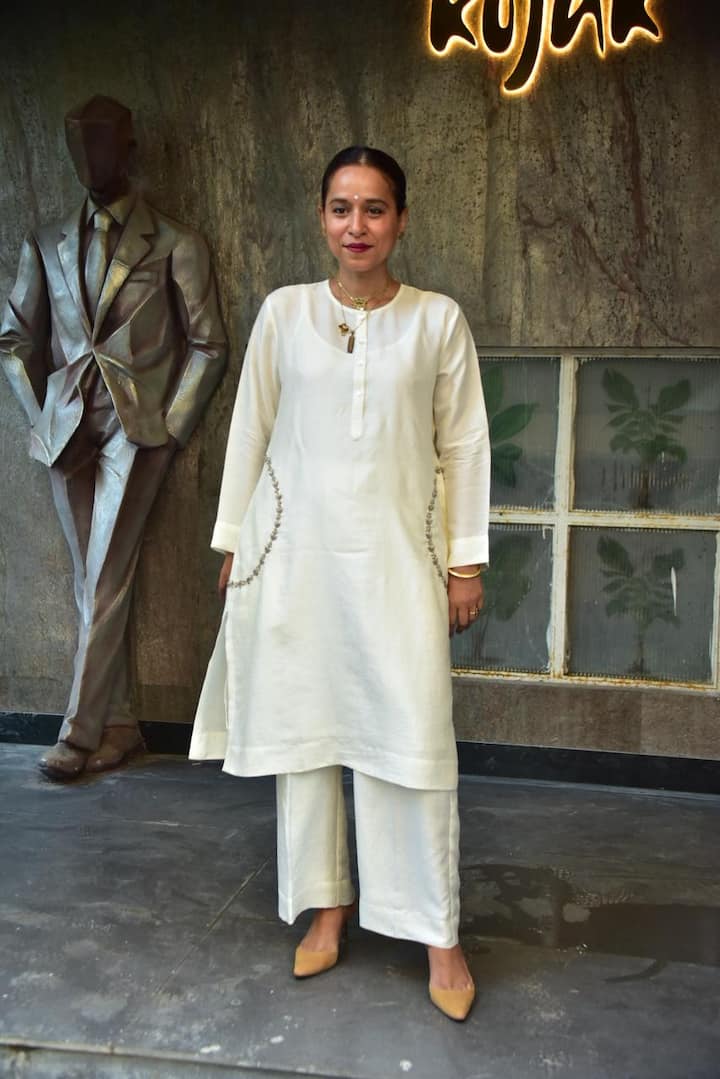 Tilottama Shome's look is giving a very simple, sober and elegant vibe. This set of off-white kurta and wide-leg pants looks very clean, minimal and graceful. The subtle detailing adds a soft and beautiful touch to the outfit.