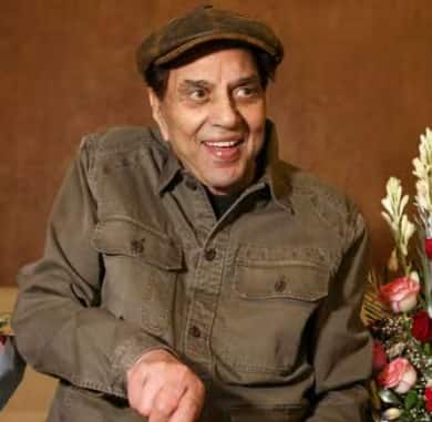 धर्मेंद्र का हाल ही में 24 नवंबर को 89 साल की उम्र में निधन हो गया. उन्हें गुजरे 10 दिन बीत गए हैं, लेकिन उनके परिवार और फैंस के दिल में हमेशा के लिए गम बैठ गया.