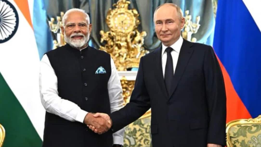 PM मोदी ने पुतिन से दोस्ती को ऐतिहासिक और मजबूत बताया.