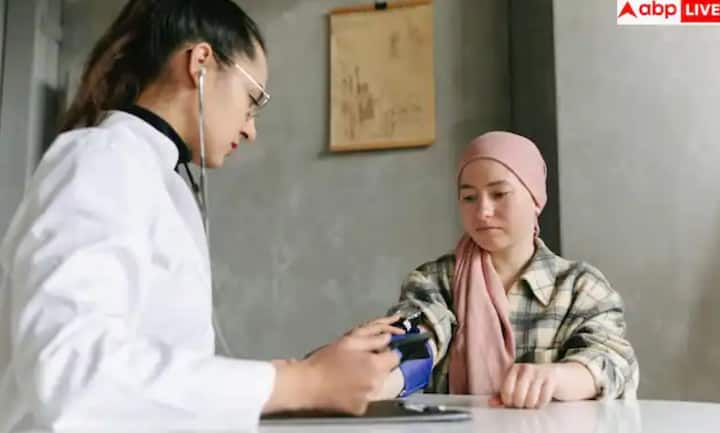 ਅਜਿਹੇ ਵਿੱਚ ਸਭ ਤੋਂ ਜ਼ਰੂਰੀ ਹਨ, ਇਸਦੇ ਸ਼ੁਰੂਆਤੀ ਸੰਕੇਤਾਂ ਨੂੰ ਪਛਾਣਨਾ। ਲੱਛਣਾਂ ਨੂੰ ਜਲਦੀ ਪਛਾਣਨ ਨਾਲ ਜਲਦੀ ਠੀਕ ਹੋਣ ਅਤੇ ਇਲਾਜ ਆਸਾਨ ਹੋ ਜਾਂਦਾ ਹੈ। ਡਾਕਟਰ ਲਗਾਤਾਰ ਛੋਟੇ ਚੇਤਾਵਨੀ ਸੰਕੇਤਾਂ ਨੂੰ ਵੀ ਹਲਕੇ ਵਿੱਚ ਨਾ ਲੈਣ ਦੀ ਸਲਾਹ ਦੇ ਰਹੇ ਹਨ।