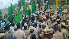 மேகதாட்டு அணை கட்டும் திட்ட அறிக்கை தாக்கல் செய்ய அனுமதித்ததை கண்டித்து தஞ்சையில் ரயில் மறியல்