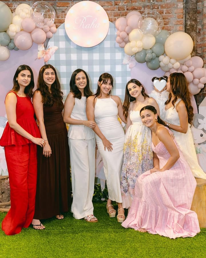 आलिया-रणबीर की बेटी राहा 3 साल की हो गई है. बीते महीने कपल ने राहा का बर्थडे बहुत धूमधाम से मनाया था.