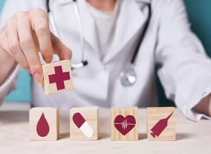 20 से 30 साल की उम्र के बीच मेडिकल इंश्योरेंस लेना सबसे अच्छा होता है। क्योंकि इस दौरान आपका शरीर ज़्यादा स्वस्थ रहता है। और इस दौरान आपको कम प्रीमियम देना पड़ता है।