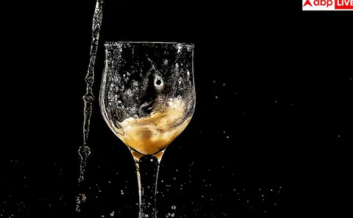 ਐਨਰਜੀ ਡਰਿੰਕਸ ਵਿੱਚ ਕੈਫੀਨ, ਖੰਡ ਅਤੇ ਸਟੀਮੂਲੇਟਸ ਇੰਨੀ ਮਾਤਰਾ ਵਿੱਚ ਹੁੰਦੇ ਹਨ, ਜੋ ਗੁਰਦਿਆਂ 'ਤੇ ਕਾਫ਼ੀ ਦਬਾਅ ਪਾਉਂਦੇ ਹਨ। ਬਹੁਤ ਜ਼ਿਆਦਾ ਕੈਫੀਨ ਪਿਸ਼ਾਬ ਨੂੰ ਵਧਾਉਂਦਾ ਹੈ, ਜਿਸ ਨਾਲ ਡੀਹਾਈਡਰੇਸ਼ਨ ਹੁੰਦੀ ਹੈ, ਜਿਸ ਨਾਲ ਗੁਰਦਿਆਂ ਲਈ ਗਾੜ੍ਹਾ ਖੂਨ ਫਿਲਟਰ ਕਰਨਾ ਮੁਸ਼ਕਲ ਹੋ ਜਾਂਦਾ ਹੈ।