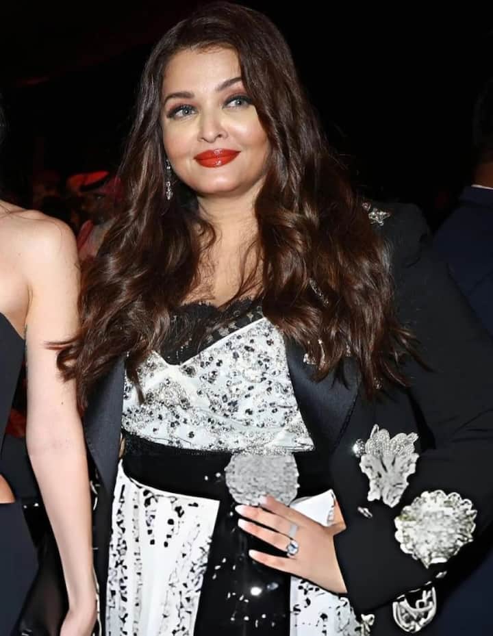 ऐसा ही कुछ इस बार भी हुआ है. वो रेड फिल्म फेस्टिवल में शामिल होने के लिए गई हुई हैं. जहां से उनकी ढेर सारी फोटोज वायरल हो रही हैं.