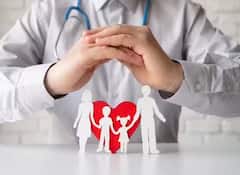 Health Insurance Tips:  કઈ ઉંમરે તમારે હેલ્થ ઈન્સ્યોરન્સ લેવો જોઈએ, જાણો મહત્વની જાણકારી