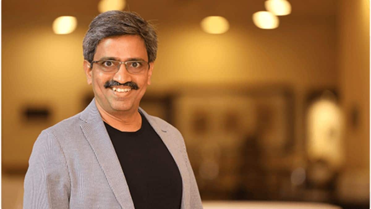 SEBI Cracks Down On Finfluencers: Avadhut Sathe Accused Of Misleading 3.37 Lakh Investors