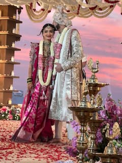 अजित पवार के बेटे जय पवार की हुई शादी, दुल्हन रुतुजा संग ऐसे किया खुशी का इजहार, देखें तस्वीरें