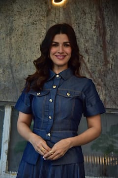 Celebs Spotted: डेनिम लुक में छाईं निम्रत कौर, स्टाइलिश दिखीं वाणी कपूर, देखें तस्वीरें