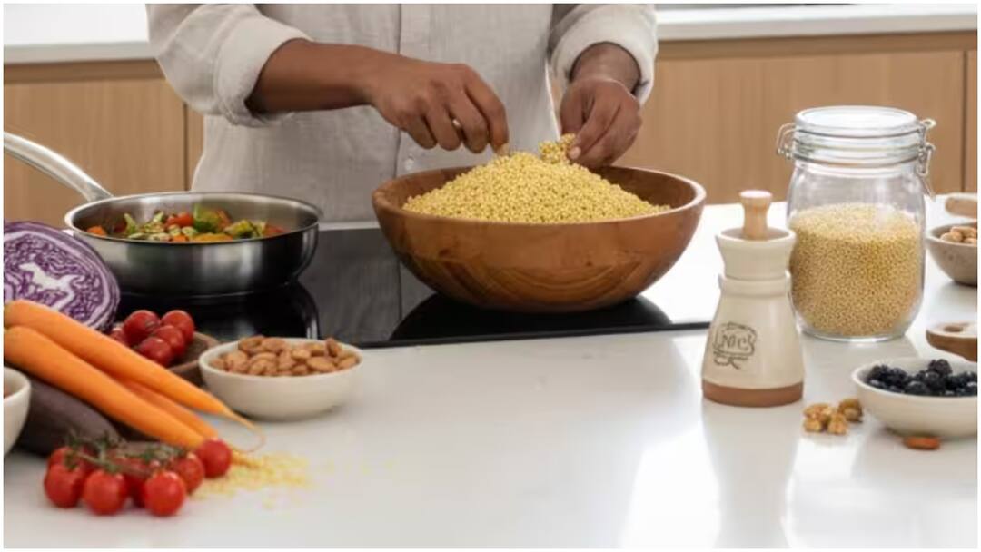 Diabetes Prevention : మధుమేహం ముప్పును తగ్గించే 5 మార్పులు.. మిల్లెట్స్, నిద్ర విషంలో ఆ తప్పులు చేయకండి Diabetes Prevention 2025 Smart Eating Better Sleep and Digital Detox Tips You Must Follow Diabetes Prevention : మధుమేహం ముప్పును తగ్గించే 5 మార్పులు.. మిల్లెట్స్, నిద్ర విషంలో ఆ తప్పులు చేయకండి