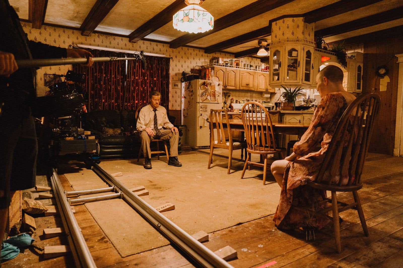 Bugonia Movie Review: बुगोनिया : पृथ्वीला माणसाची खरंच गरज आहे का?