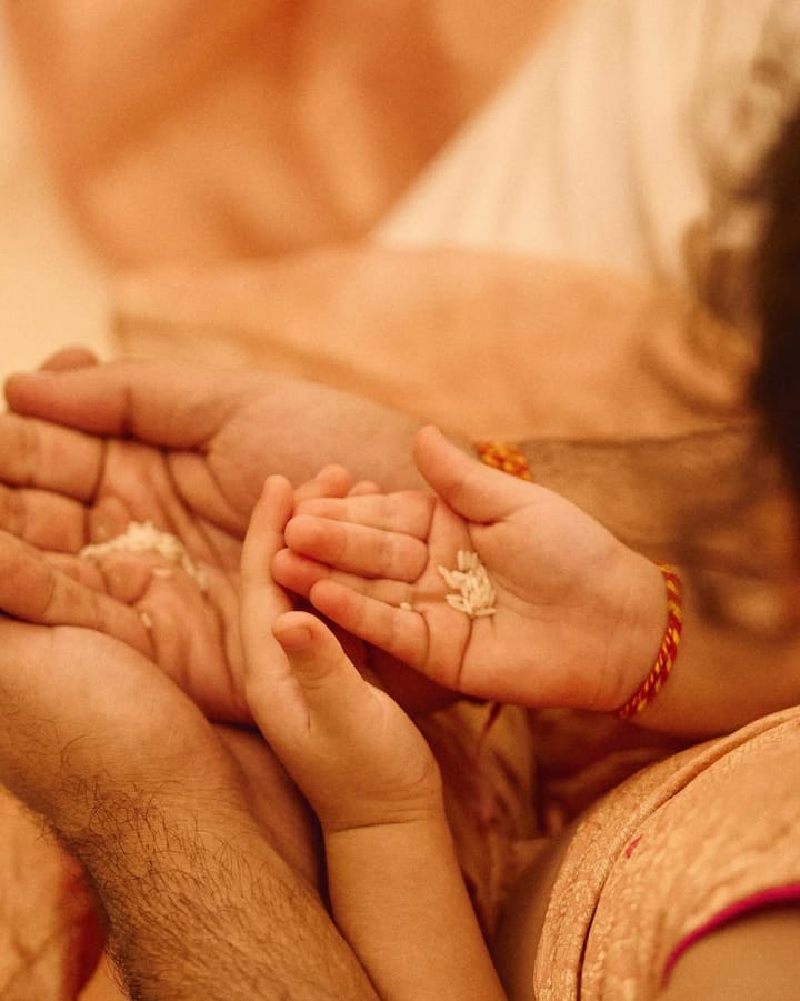 दिवाली के मौके पर उन्होंने पूजा की थी. जिसकी झलक आलिया ने अब सोशल मीडिया पर दिखाई है.