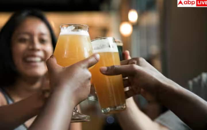 ਇੱਕ ਬਿਹਤਰ ਵਿਕਲਪ ਦੇ ਤੌਰ 'ਤੇ ਨਿੰਬੂ ਜਾਂ ਸਪਾਰਕਲਿੰਗ ਵਾਟਰ ਦੀ ਸਲਾਹ ਦਿੱਤੀ ਜਾਂਦੀ ਹੈ। ਇਹ ਨਾਲ ਫਿਜ਼ ਵੀ ਮਿਲਦਾ ਹੈ ਅਤੇ ਮਿਨਰਲ ਬੈਲੇਂਸ ਜਾਂ ਜ਼ਿਆਦਾ ਚੀਨੀ ਵਰਗੀਆਂ ਪਰੇਸ਼ਾਨੀਆਂ ਤੋਂ ਬਚਿਆ ਜਾ ਸਕਦਾ ਹੈ।