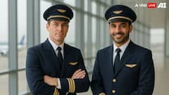 फ्लाइट में महिलाओं को एयर होस्टेस कहते हैं तो पुरुषों को क्या कहा जाता है, नहीं पता तो जान लिजिए जवाब