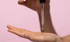 ग्लाइकोलिक एसिड क्यों कहलाता है लिक्विड गोल्ड? डर्मेटोलॉजिस्ट से जानें 5 हैरान करने वाले फायदे