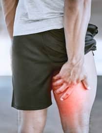 রাত বাড়লেই উরুতে অসহ্যকর ব্যথা? কেন জানেন? কী করবেন?