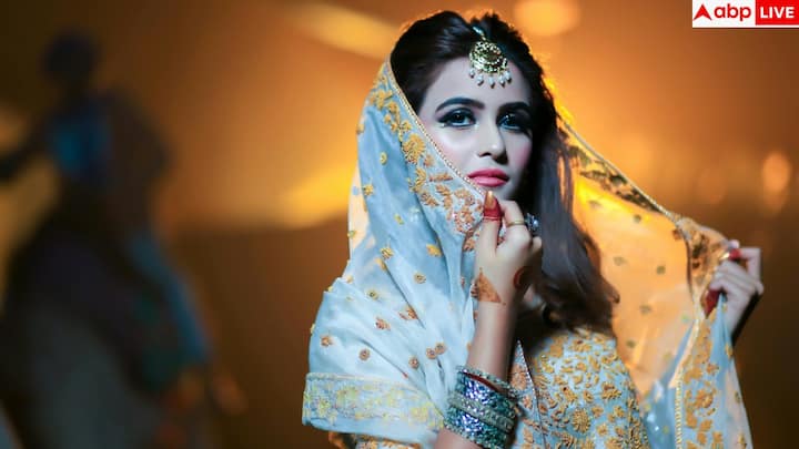 ब्रेस्ट हेल्थ की सालाना जांच भी उतनी ही जरूरी है. युवा महिलाओं के लिए क्लिनिकल ब्रेस्ट एग्जाम या अल्ट्रासाउंड बेहतर विकल्प है, जबकि 40 की उम्र के बाद मैमोग्राफी छोटी से छोटी गांठ तक पकड़ लेती है. कई महिलाएं लक्षण न होने पर जांच टाल देती हैं, जबकि ब्रेस्ट से जुड़ी बीमारियां अक्सर चुपचाप बढ़ती रहती हैं.