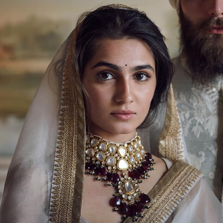 अब बात वेदिका पिंटो की करें तो वेदिका मुंबई से संबंध कहानियाँ हैं। 14 अक्टूबर 1995 को जन्मी माँ 30 वर्ष की हैं।