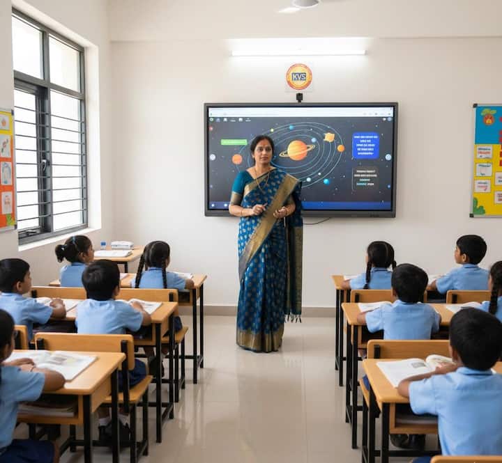 सेलेक्शन प्रक्रिया तीन चरणों में होगी. पहले प्रीलिम्स एग्जाम होगा, फिर मेन्स एग्जाम और अंत में इंटरव्यू. तीनों चरण पास करने वाले उम्मीदवारों को फाइनल जॉइनिंग दी जाएगी. प्रीलिम्स एग्जाम में कुल 300 मार्क्स के 100 सवाल होंगे. इसमें जनरल रीजनिंग, न्यूमेरिक एबिलिटी, बेसिक कंप्यूटर, जनरल नॉलेज, इंग्लिश और एक मॉडर्न इंडियन लैंग्वेज से सवाल पूछे जाएंगे.