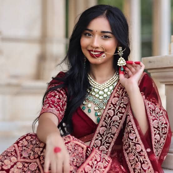 बता दे, तान्या के लुक में पहले से काफी बदलाव आया है. वेस्टर्न को छोड़ तान्या अब ट्रेडिशनल लुक से सुर्खियां बटोरती हैं.