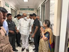 Baba Adhav health: बाबा आढावांची प्रकृती बिघडली, शरद पवार रुग्णालयात भेटीला पोहोचले