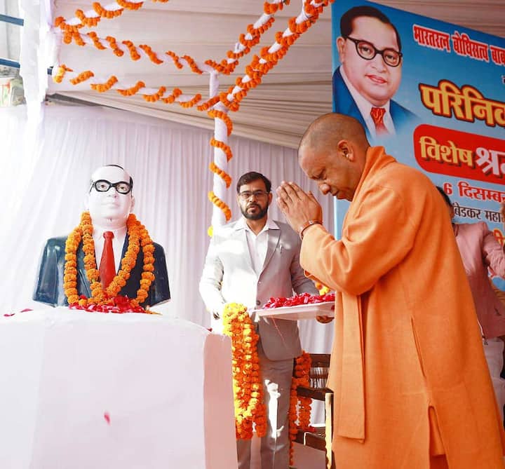 उत्तर प्रदेश के मुख्यमंत्री योगी आदित्यनाथ ने संविधान निर्माता डॉ. भीमराव अंबेडकर की पुण्यतिथि पर उन्हें श्रद्धांजलि दी.