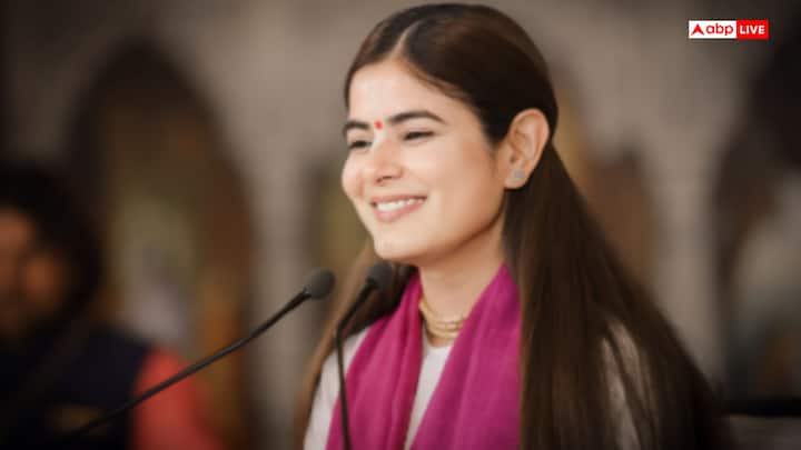 देवी चित्रलेखा के अनुसार, बुरे कर्मों से बचने का एकमात्र उपाय है अपने मन और विचारों पर कंट्रोल रखना. यदि हम अपने विचारों को शुद्ध और सकारात्मक रखेंगे, तो हमारे कर्म भी शुद्ध होंगे. इसलिए अपने मन को वश में रखना और सकारात्मक सोच रखना ही सदाचार और आत्म-नियंत्रण का मूल है, जो जीवन को सही राह दिखाता है.