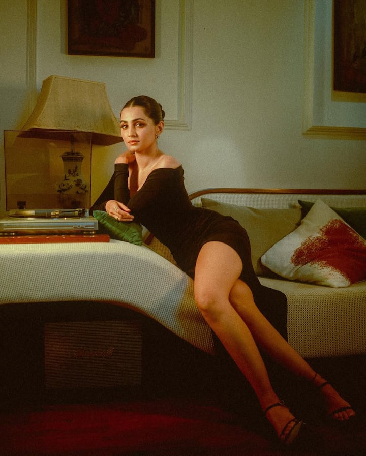 मीनाक्षी चौधरी की फिल्म वेदिका को छोड़ने के बाद इस फिल्म से संपर्क किया गया। रिपोर्ट के मुताबिक वेदिका फिल्म के लिए इच्छुक हैं। बता दें कि वेदिका के अलावा इस बार फिल्म में धारे भी हैं।