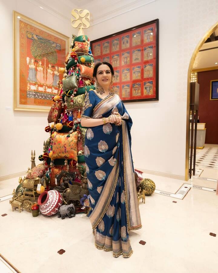 नीता अंबानी इवेंट के दौरान बेहद ही खूबसूरत नजर आई. हमेशा की तरह उन्होंने इस बार भी अपने लुक से सबको अट्रैक्ट किया.