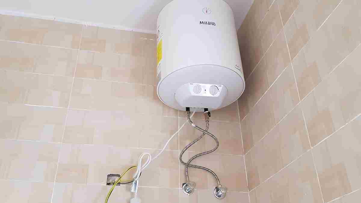 बाथरूम में गीजर बन सकता है जानलेवा! एक छोटी सी गलती से चली जाती है लोगों की जान, जानिए कैसे रहें सुरक्षित