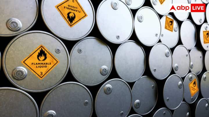 घरों के अलावा रूसी कच्चा तेल पेट्रोकेमिकल्स, सड़क निर्माण, मैन्युफैक्चरिंग और फर्टिलाइजर जैसे उद्योग को भी सपोर्ट करता है.