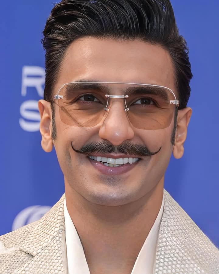 अभिनेत्री का सिंधी परिवार हमेशा उनका साथ देता रहा। माता-पिता और बहन ने उन्हें हर और सपने में अपना जजमेंट स्ट्रॉन्ग सपोर्ट दिया। मुंबई में उनकी नई शुरुआत और हर सक्सेस सपोर्ट और परिवार के प्यार का नतीजा है।