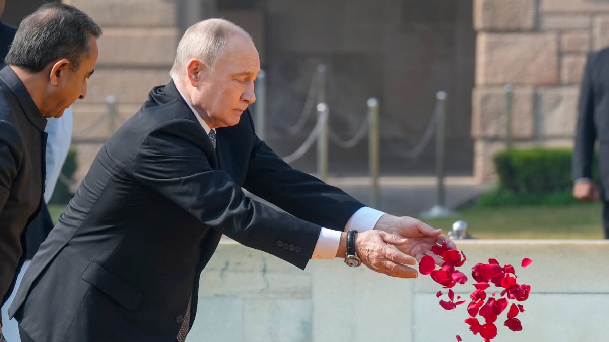 Putin Challenges Islamabad’s Stand, Credits Taliban For Fighting Terror