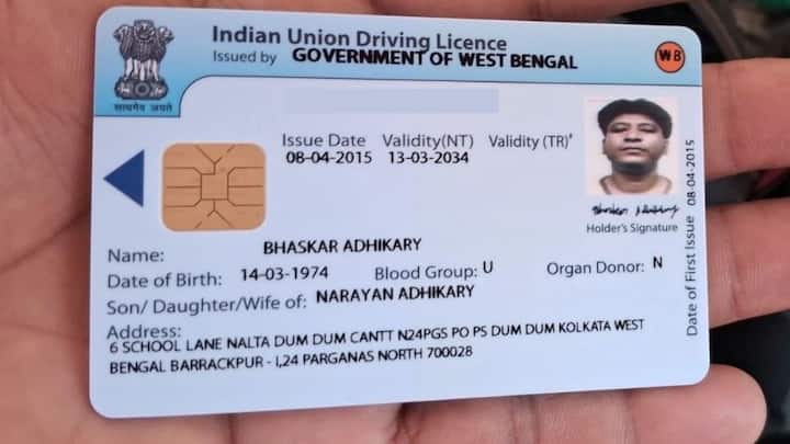 ड्राइविंग लाइसेंस रिन्यू करते समय कुछ जरूरी डॉक्यूमेंट आपके पास होने चाहिए. इसमें एक्सपायर ड्राइविंग लाइसेंस, पासपोर्ट साइज फोटो और आधार कार्ड शामिल हैं. ऑनलाइन अप्लाई करने से पहले यह सभी दस्तावेज तैयार रखें जिससे प्रोसेस में रुकावट न आए.