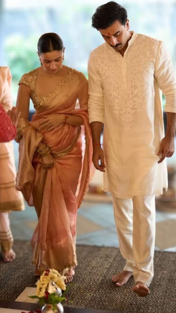 ছোট্ট রাহাকে নিয়ে নতুন আশিয়ানায়, দেখুন আলিয়া-রণবীরের গৃহপ্রবেশ পুজোর কিছু মুহূর্ত