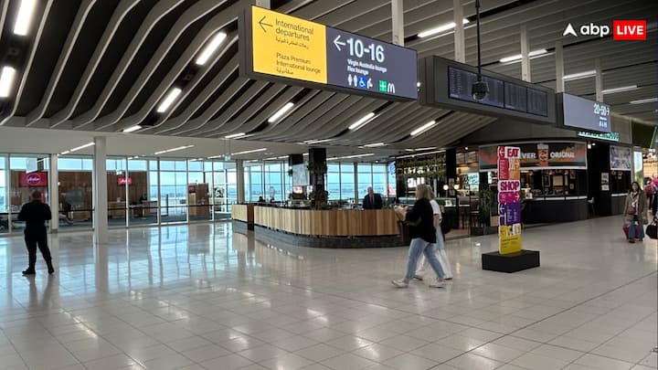 ऑस्ट्रेलियाः 2,180 हवाई अड्डों के साथ ऑस्ट्रेलिया में भी बड़ी संख्या में छोटे क्षेत्रीय हवाई अड्डे हैं, जो विशाल दूरी में फैली और बिखरी हुई आबादी की सेवा करते हैं. ये हवाई अड्डे पर्यटन और स्थानीय व्यापार दोनों के लिए अत्यंत महत्वपूर्ण हैं.