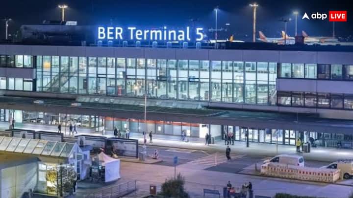 जर्मनीः जर्मनी के फ्रैंकफर्ट और म्यूनिख जैसे शहरों में कुल 838 एयरपोर्ट्स स्थित हैं. जो जर्मनी को दुनिया का आठवां सबसे ज्यादा एयरपोर्ट वाला बनाती हैं.