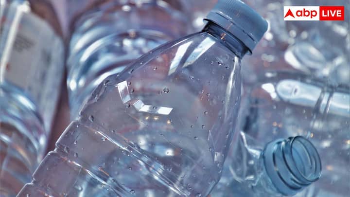 प्लास्टिक की बोतल, कंटेनर, किचन का सामान, बाल्टी, पाइप, खिलौने, पैकेजिंग लगभग हर प्लास्टिक प्रोडक्ट कच्चे तेल से प्रोसेस किए गए पेट्रोकेमिकल मटेरियल से शुरू होता है. भारत द्वारा रूसी कच्चे तेल की खरीद में बढ़ोतरी का मतलब होता है कि रोजमर्रा की कई प्लास्टिक चीज अब रूस से कनेक्टेड है.