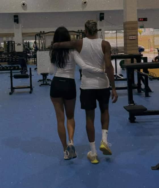 हार्दिक और माहिका सोशल मीडिया पर अपनी तस्वीरों और वीडियोज के जरिए फैन्स का दिल जीतते रहते हैं.