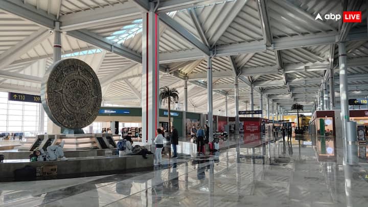 मेक्सिकोः मेक्सिको में कुल 1,485 हवाई अड्डे हैं, जिनमें से कई पर्यटन को बढ़ावा देते हैं क्योंकि यह देश एक लोकप्रिय पर्यटन स्थल है.