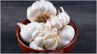 Garlic in Winter : చలికాలంలో వెల్లుల్లి తీసుకోవడం వల్ల కలిగే ప్రయోజనాలు.. ఎలా తీసుకుంటే మంచిదో చెప్పిన నిపుణులు