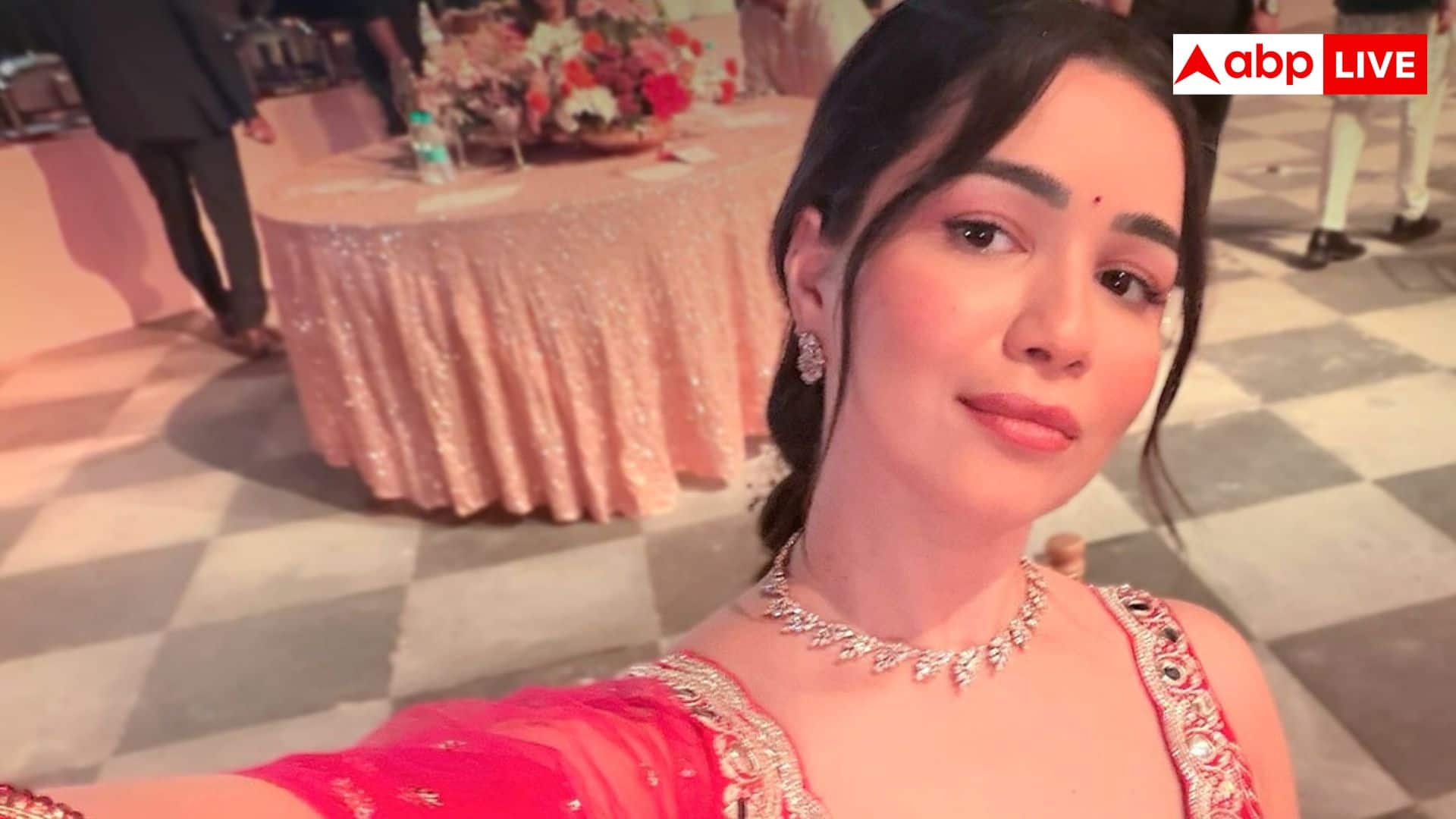 सारा तेंदुलकर ने इंस्टाग्राम पर शेयर की बैकलेस सूट वाली फोटो, तस्वीरें देखकर पिघल जाएगा दिल