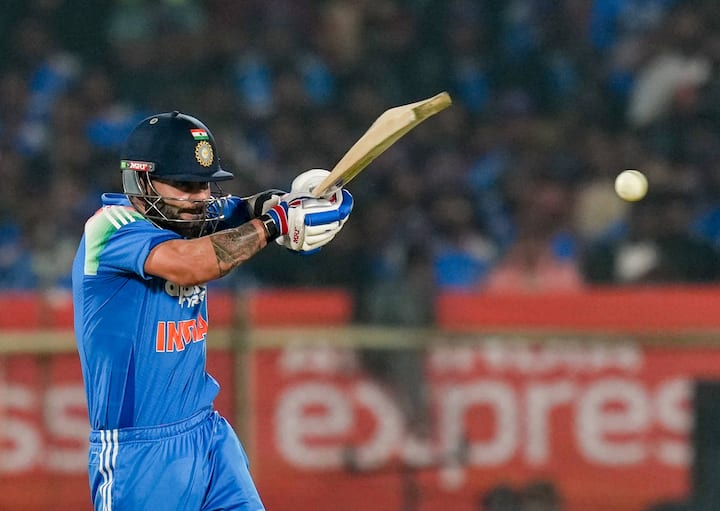 বিশাখাপত্তনমে এই নিয়ে অষ্টম ইনিংসে তৃতীয় অর্ধশতরানও এল তাঁর ব্যাট থেকে।